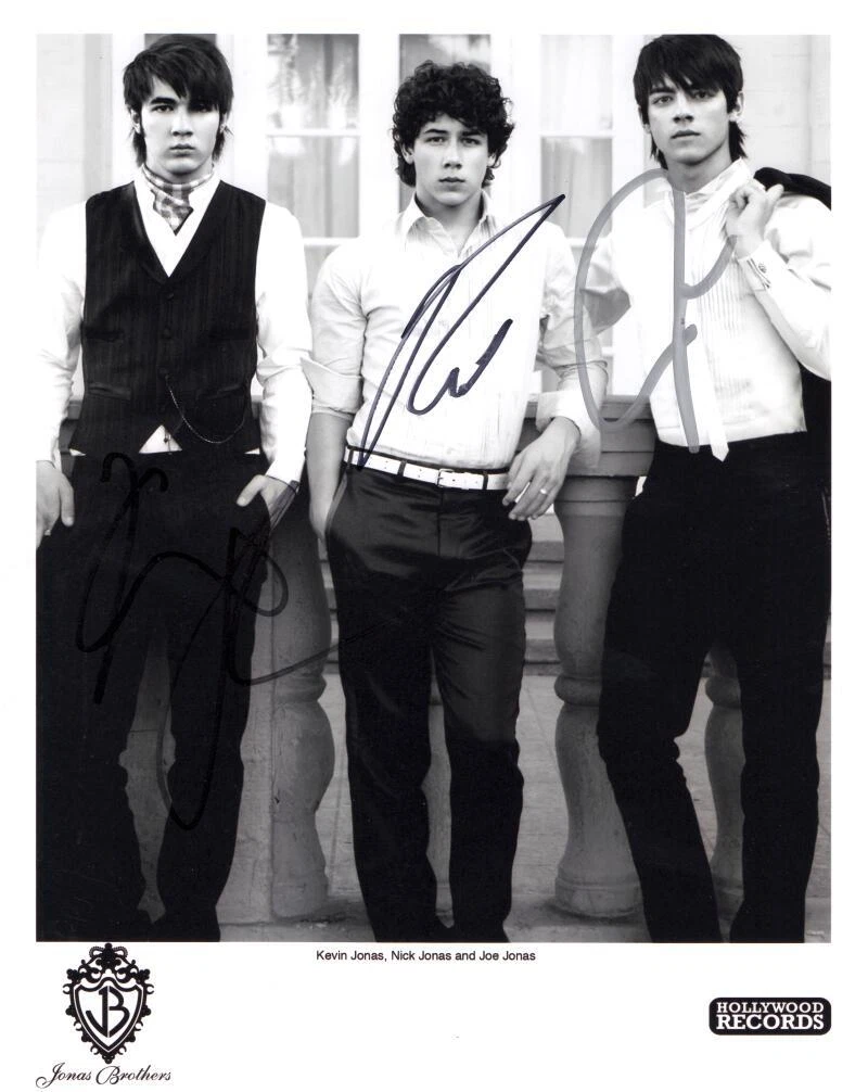 Jonas Brothers Band Signed Autograph 8x10 Photo - Kevin Joe & Nick Beckett COA