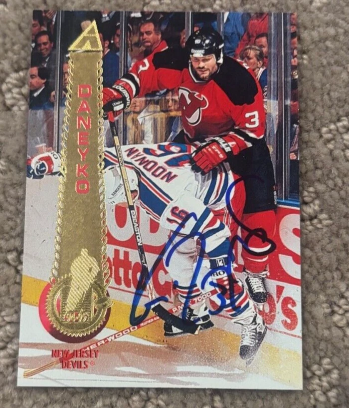 1994-95 Pinnacle Devils Hockey Card #330 Ken Daneyko signed atuographed card