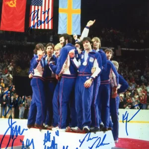 1980 OLYMPIC HOCKEY HAND SIGNED 8x10 COLOR PHOTO+COA SIGNED BY 6 TO CHRIS