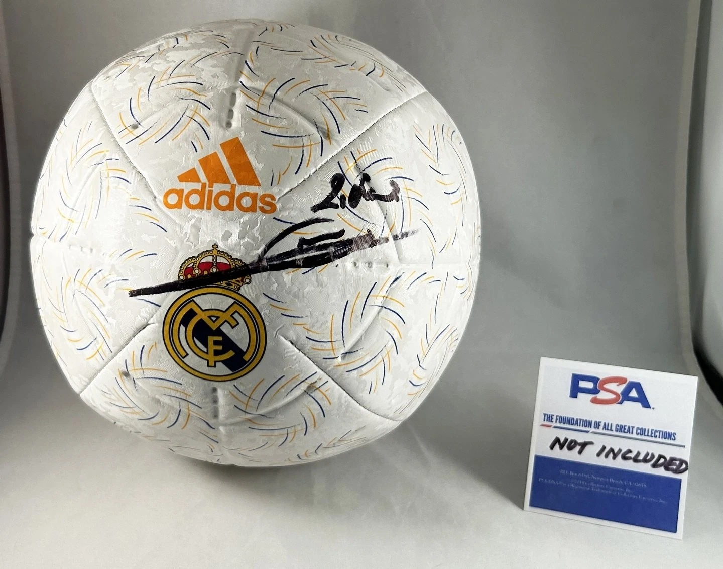 Zinedine Zidane Signed Soccer Ball Real Madrid Futbol PSA/DNA 1 COA
