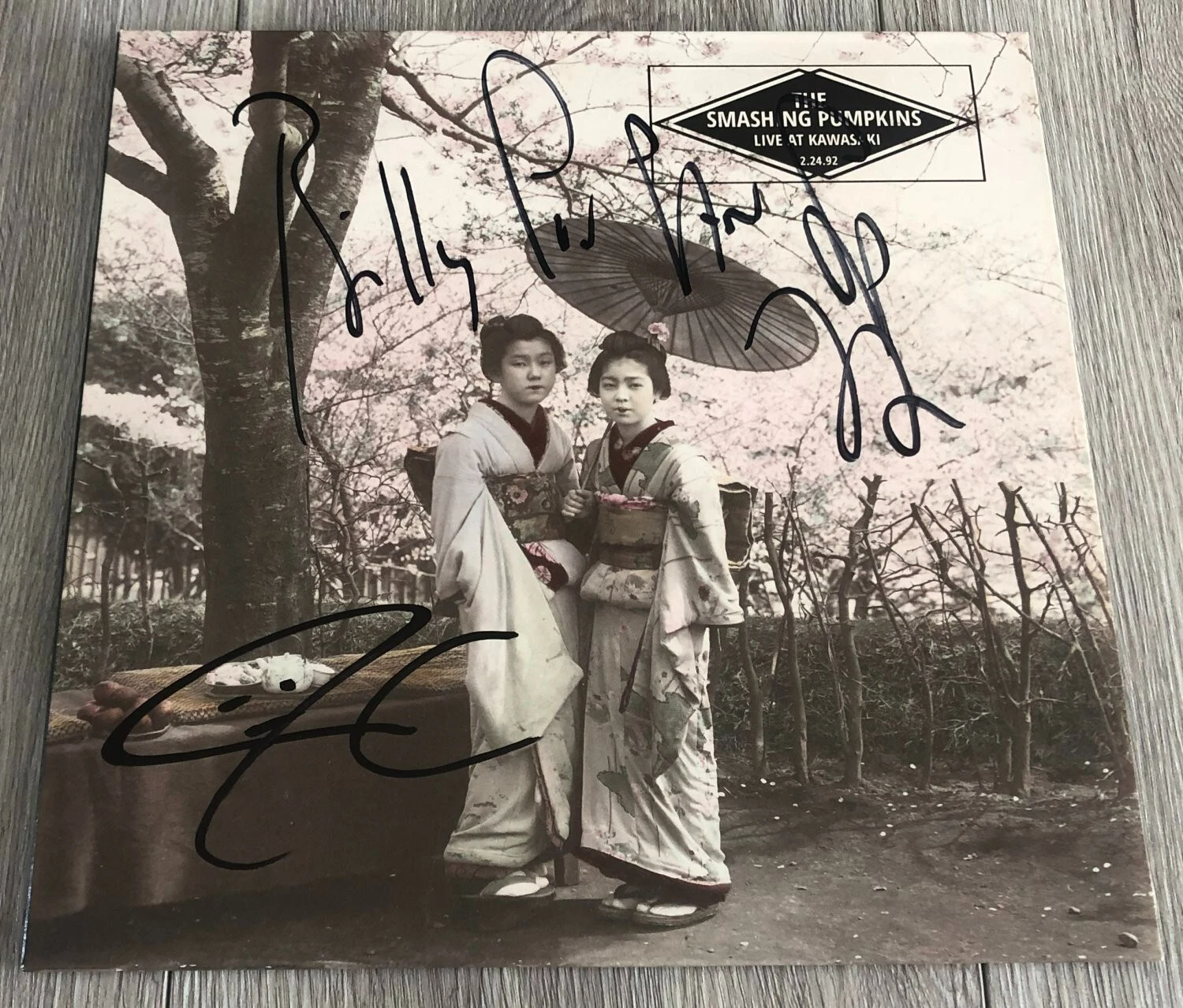 SMASHING PUMPKINS BILLY CORGAN +1 SIGNED LIVE AT KAWASAKI VINYL & BECKETT COA