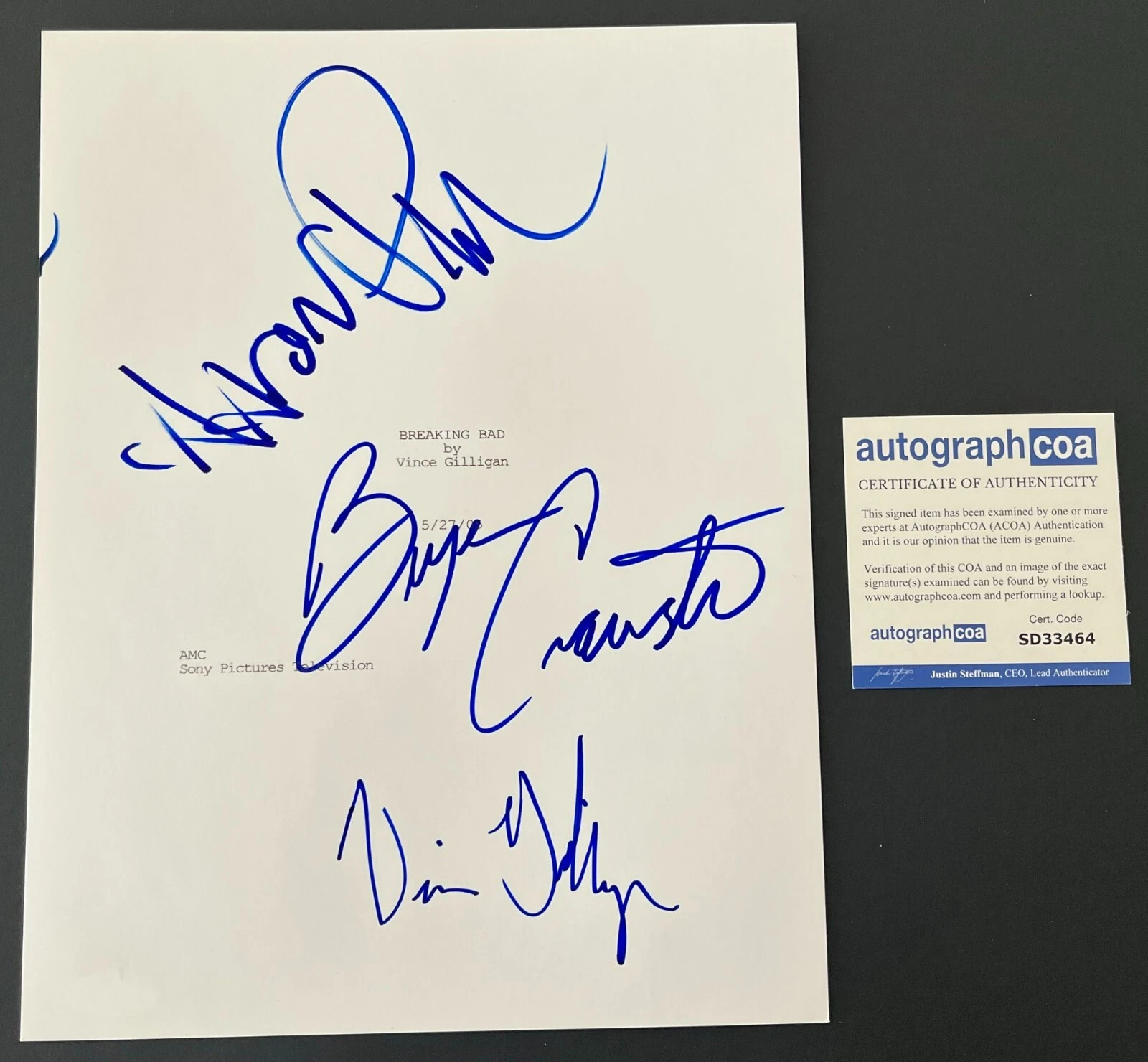 BRYAN CRANSTON AARON PAUL & VINCE GILLIGAN SIGNED BREAKING BAD SCRIPT wPROOF COA