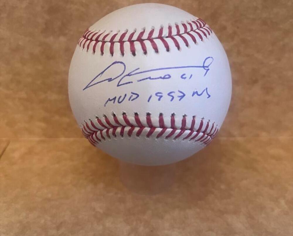 LIVAN HERNANDEZ MVP 1997 WS MARLINS SIGNED AUTOGRAPHED M.L. BASEBALL BECKETT AUT