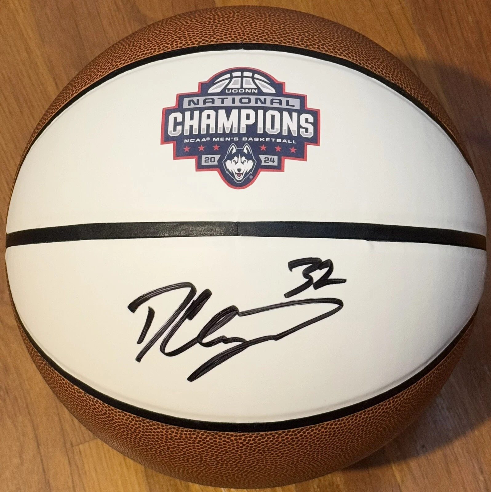 Donovan Clingan Signed Autographed UConn Huskies 24 Champs Logo Basketball JSA
