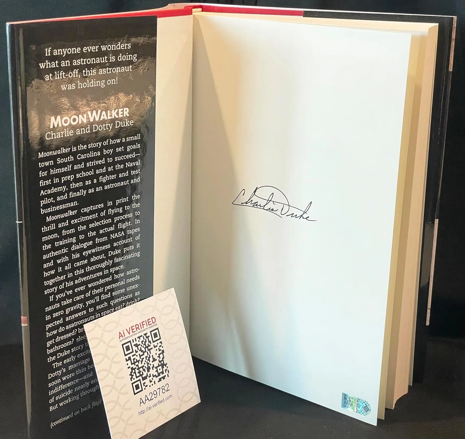 CHARLIE DUKE SIGNED MOONWALKER HARD BOUND BOOK AIV 10TH MOONWALKER APOLLO 16