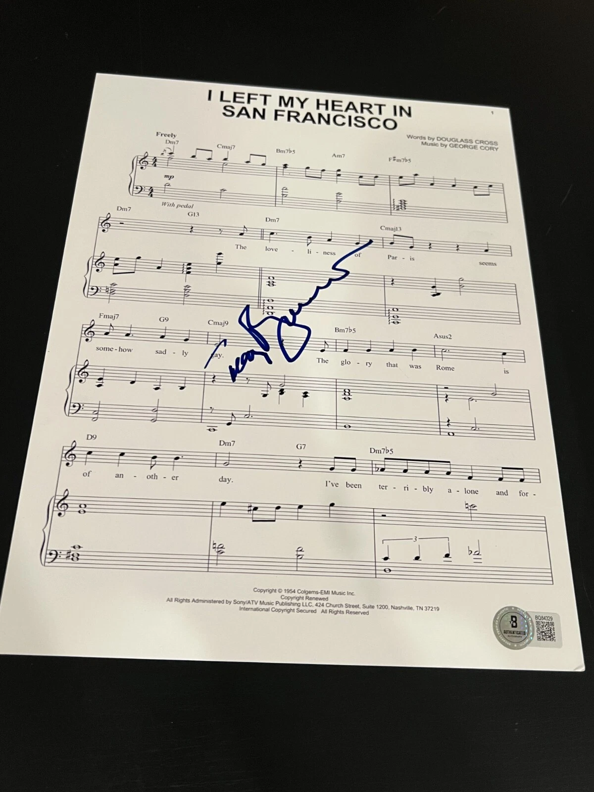 TONY BENNETT SIGNED AUTOGRAPH SHEET MUSIC LEFT MY HEART SAN FRANCISCO BECKETT E COLLECTIBLE MEMORABILIA
