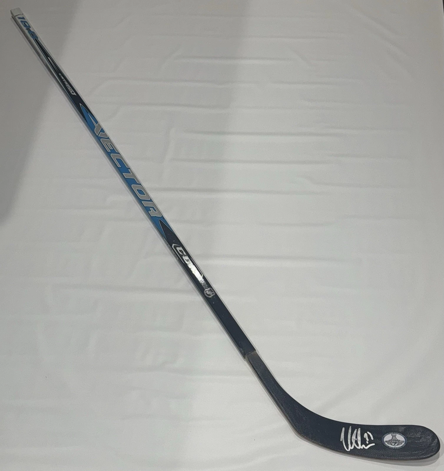 VICTOR HEDMAN SIGNED FULL SIZE STICK TAMPA BAY LIGHTNING BACK TO BACK JSA COA COLLECTIBLE MEMORABILIA