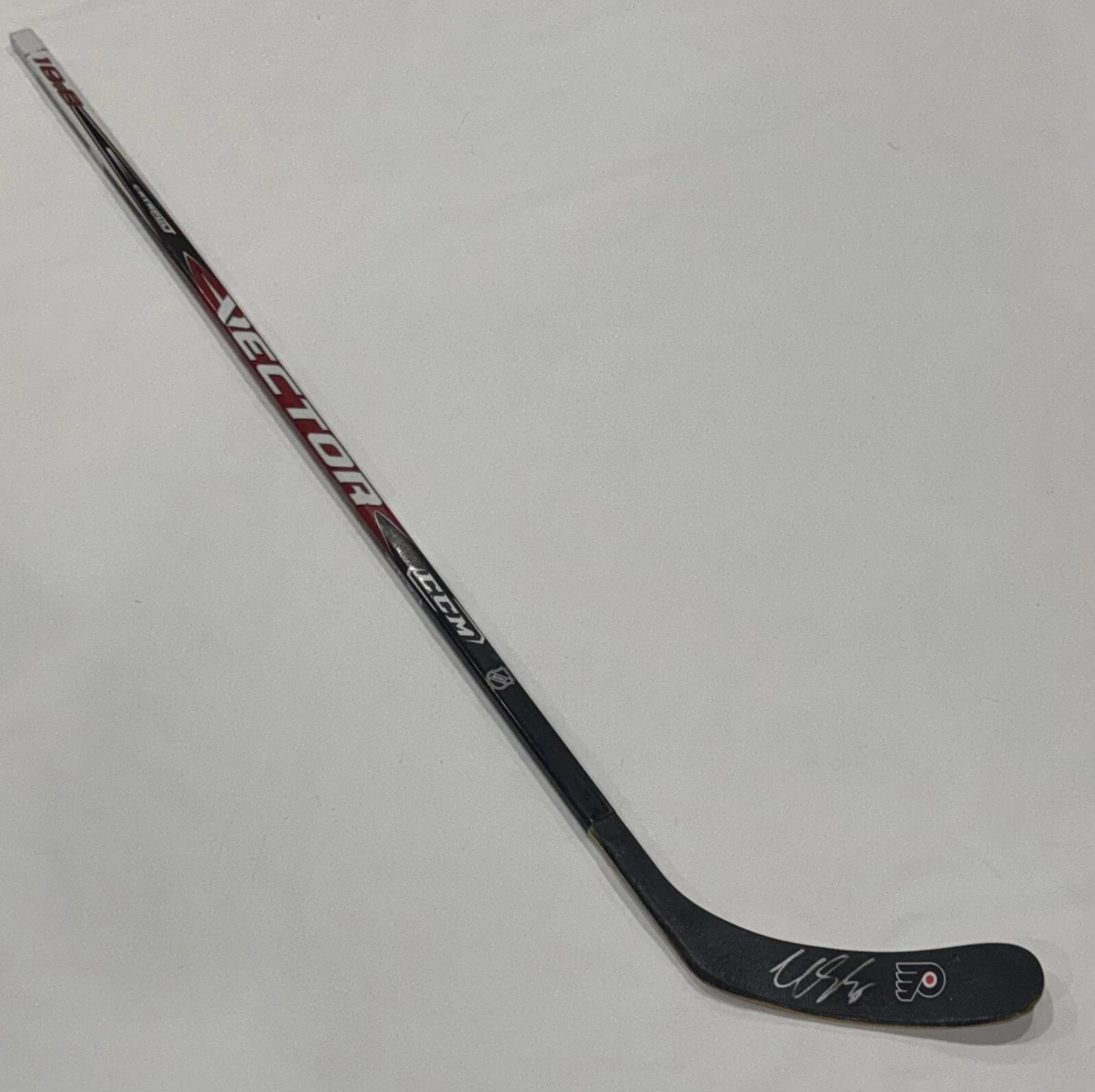 CLAUDE GIROUX SIGNED FULL SIZE HOCKEY STICK PHILADELPHIA FLYERS PROOF