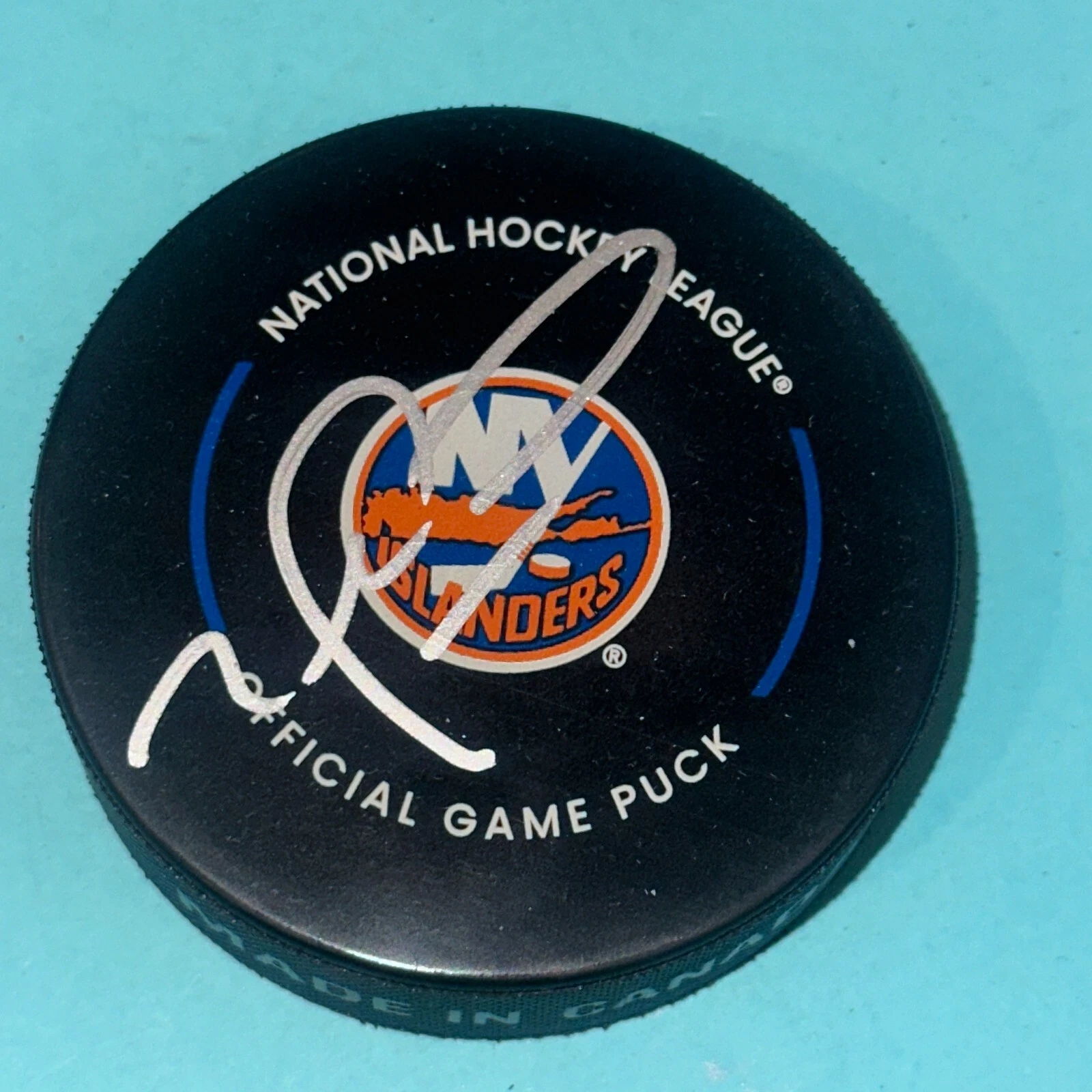 MICHAEL PECA Signed New York ISLANDERS Official GAME Puck Beckett (BAS)