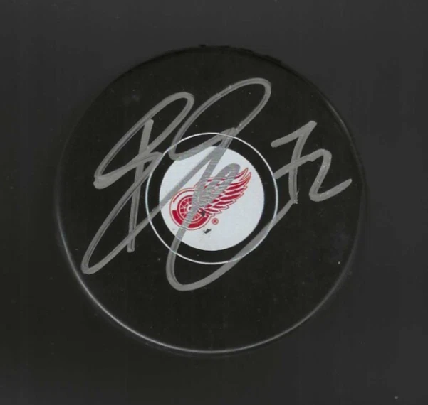 Erik Cole Signed Detroit Red Wings Puck