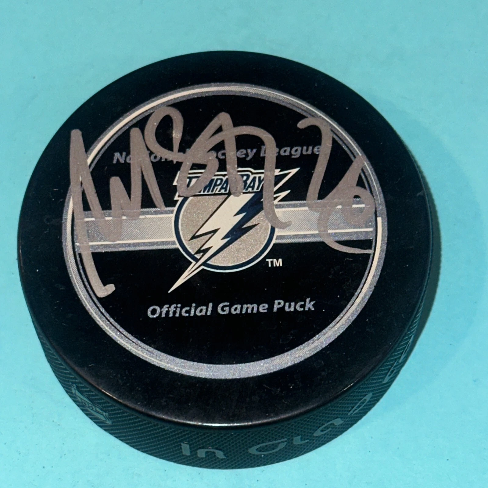 MARTIN ST. LOUIS Signed Tampa Bay LIGHTNING Official GAME Puck Beckett (BAS)