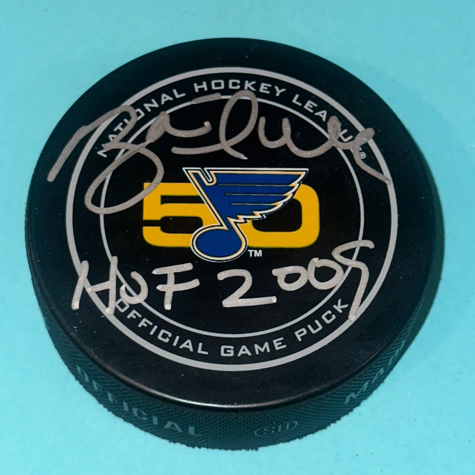 BRETT HULL Signed BLUES 50th Ann. Official GAME Puck w/ Beckett COA & HOF Inscr