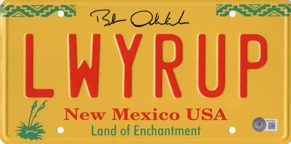 BOB ODENKIRK SIGNED LICENSE PLATE LWYERUP BREAKING BAD AUTOGRAPH BECKETT WITNESS