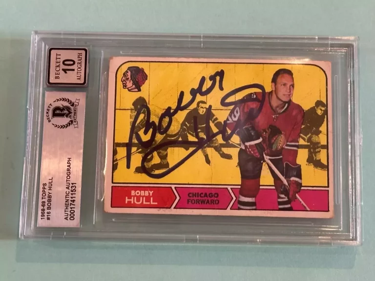 BOBBY HULL SIGNED 1968-69 TOPPS CARD #16 BECKETT AUTH BAS AUTO 10 COLLECTIBLE MEMORABILIA