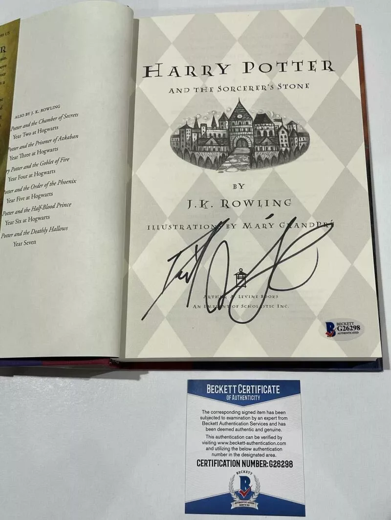 DANIEL RADCLIFFE SIGNED HARRY POTTER AND THE SORCERER'S STONE BOOK BECKETT 12
