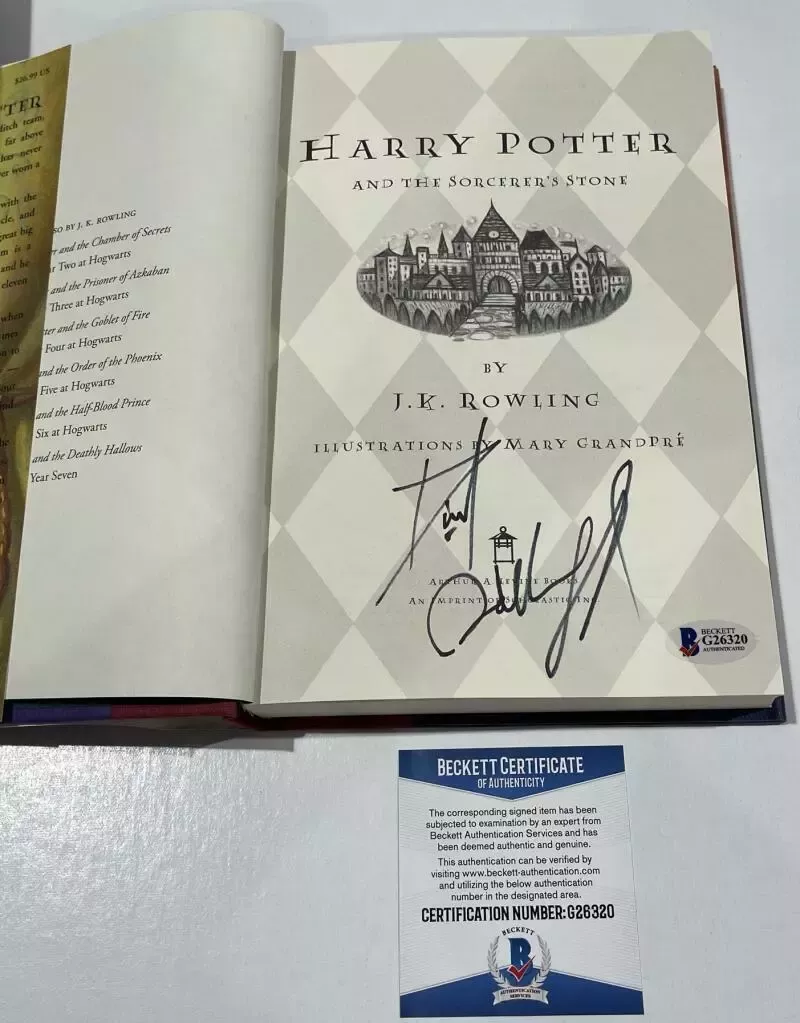 DANIEL RADCLIFFE SIGNED HARRY POTTER AND THE SORCERER'S STONE BOOK BECKETT 142