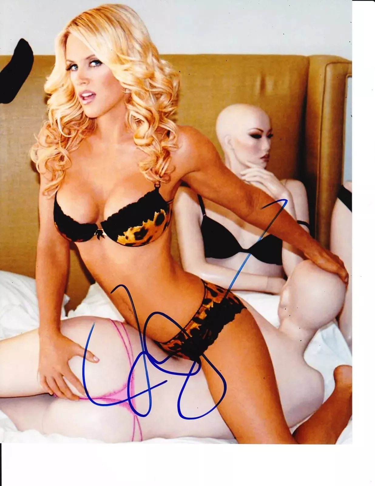 JENNY MCCARTHY SIGNED SEXY LINGERIE 8X10 PLAYMATE SINGLED OUT