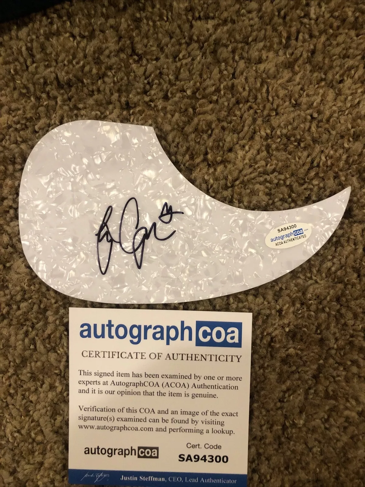 LIZ COOPER STAMPEDE SIGNED AUTOGRAPH ACOUSTIC PICKGUARD GUITAR ACOA COA