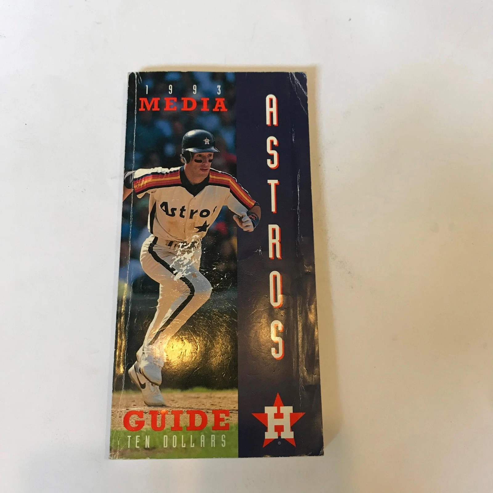 1993 HOUSTON ASTROS TEAM SIGNED MEDIA GUIDE WITH 60 SIGNATURES! CRAIG BIGGIO COLLECTIBLE MEMORABILIA