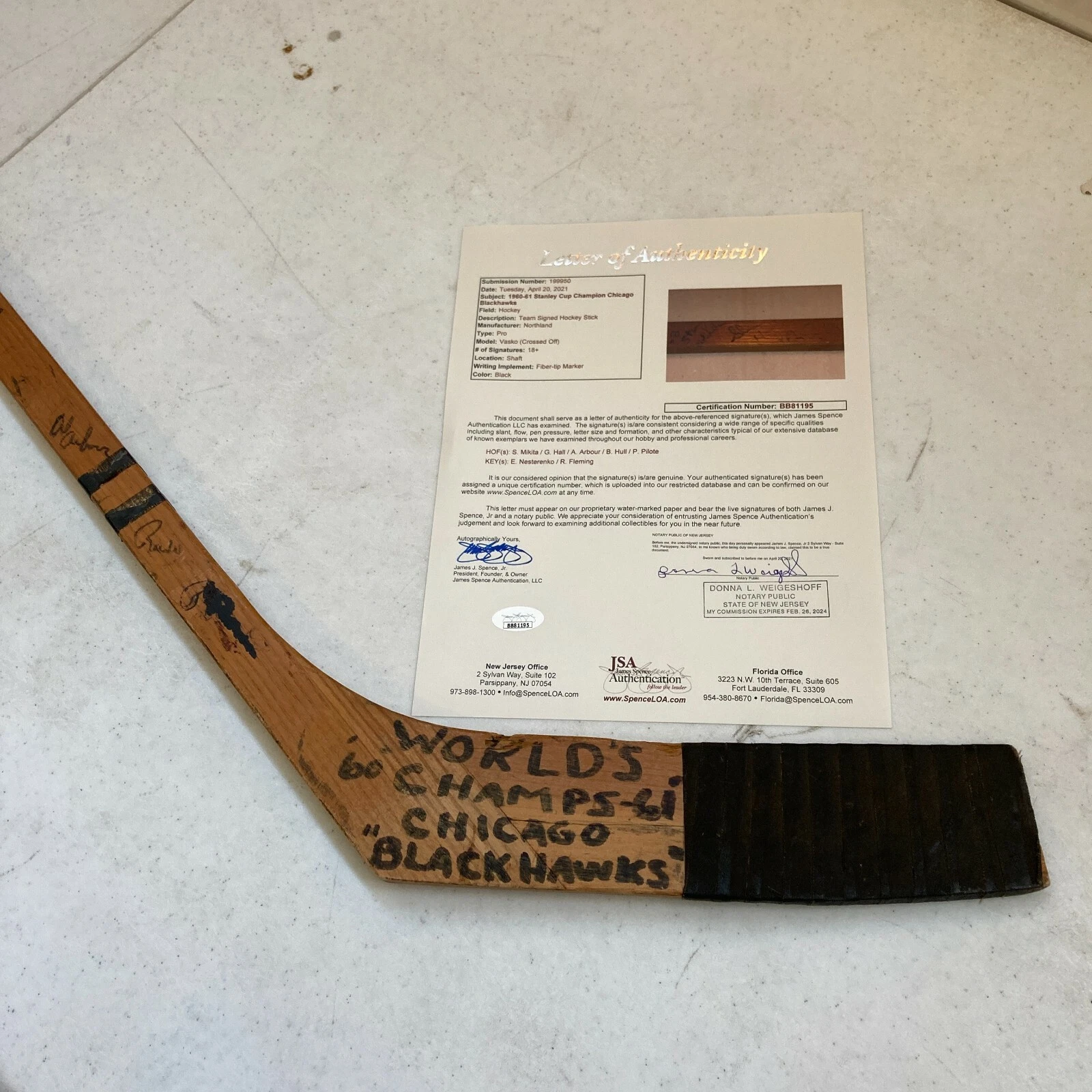 1960-61 CHICAGO BLACKHAWKS STANLEY CUPS CHAMPS TEAM SIGNED GAME USED STICK JSA COLLECTIBLE MEMORABILIA