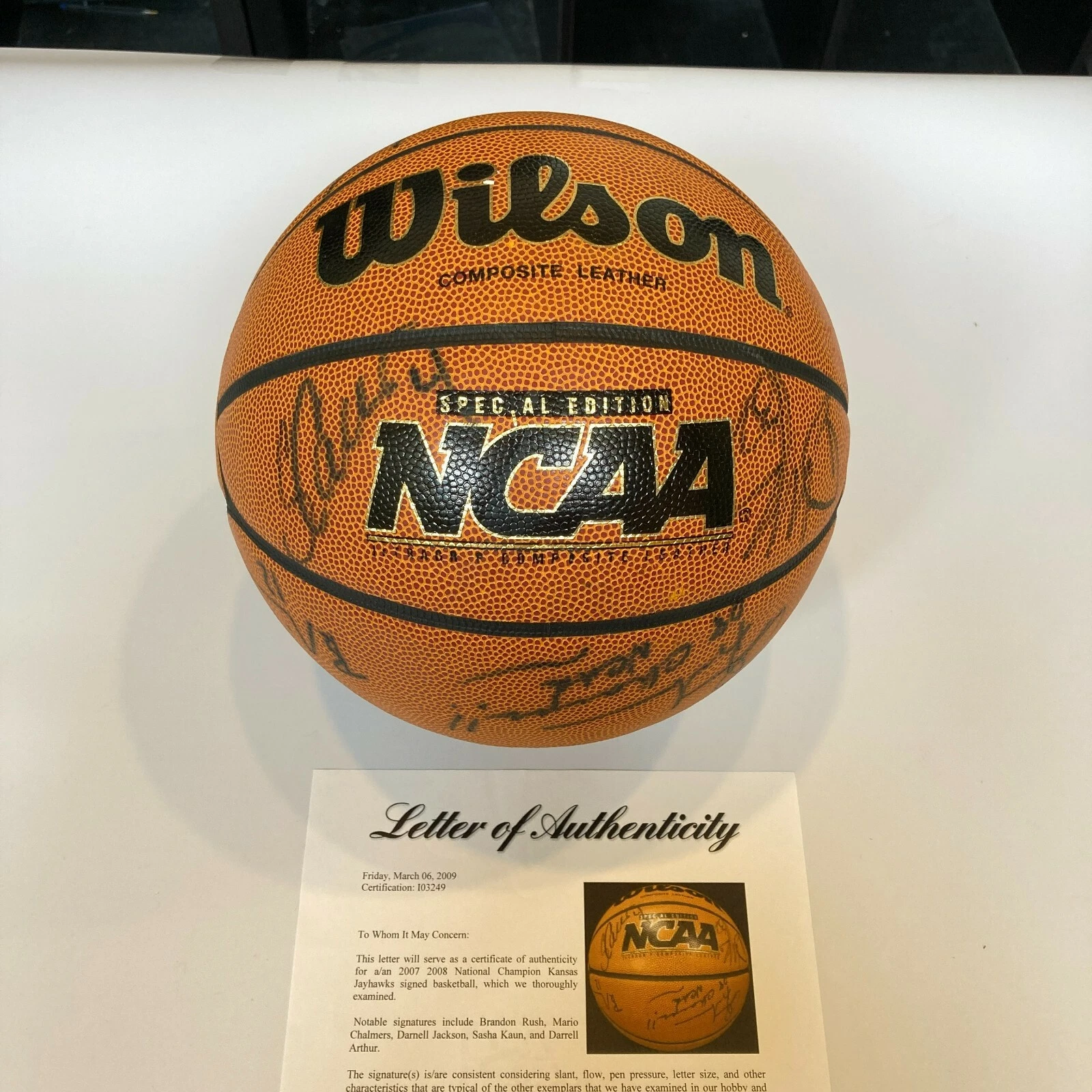 2007-08 NCAA CHAMPIONS KANSAS JAYHAWKS TEAM SIGNED GAME BASKETBALL PSA DNA COA COLLECTIBLE MEMORABILIA