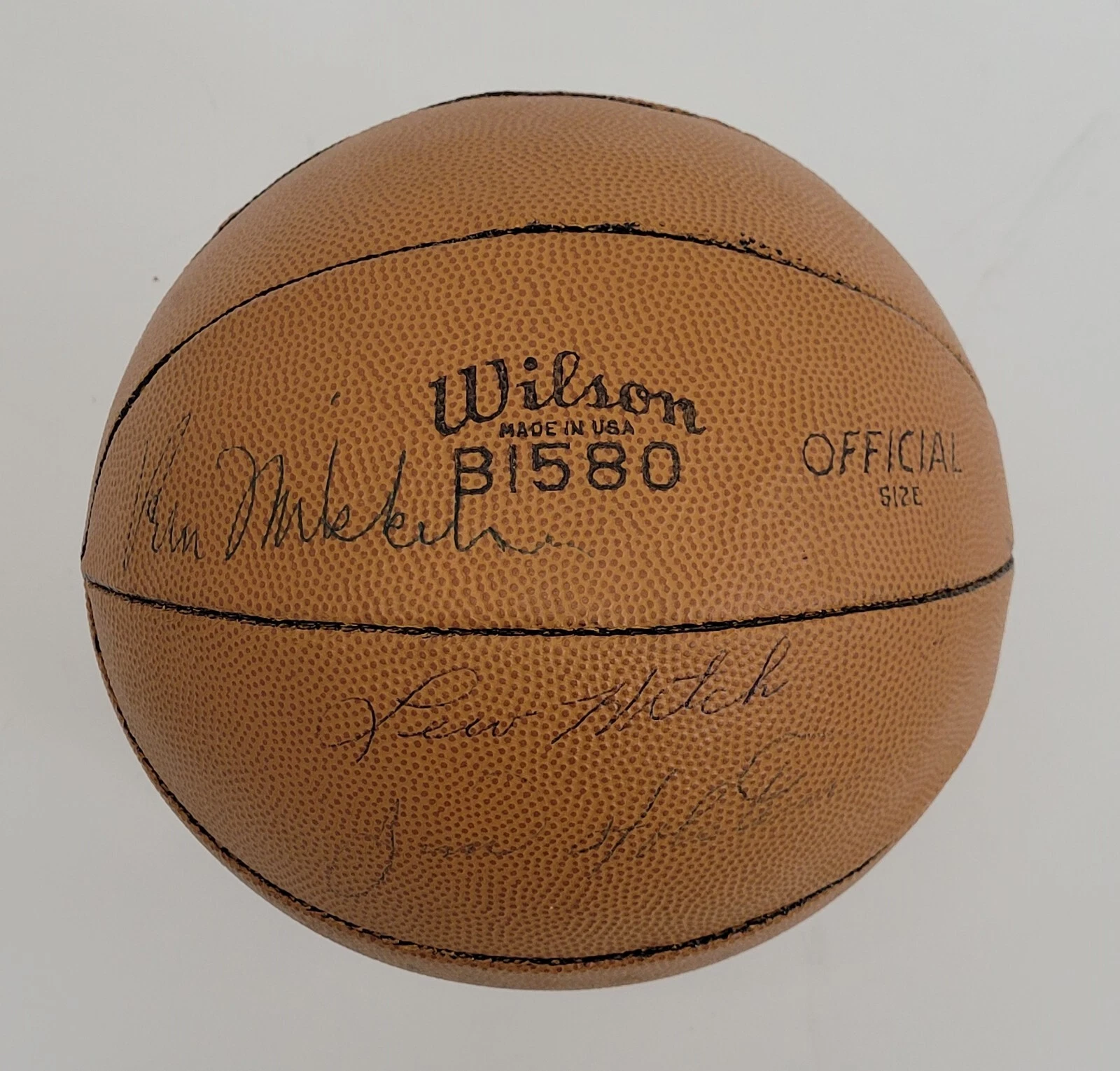 1951–52 LOS ANGELES LAKERS (MINNEAPOLIS) NBA CHAMPS TEAM SIGNED BASKETBALL BAS COLLECTIBLE MEMORABILIA