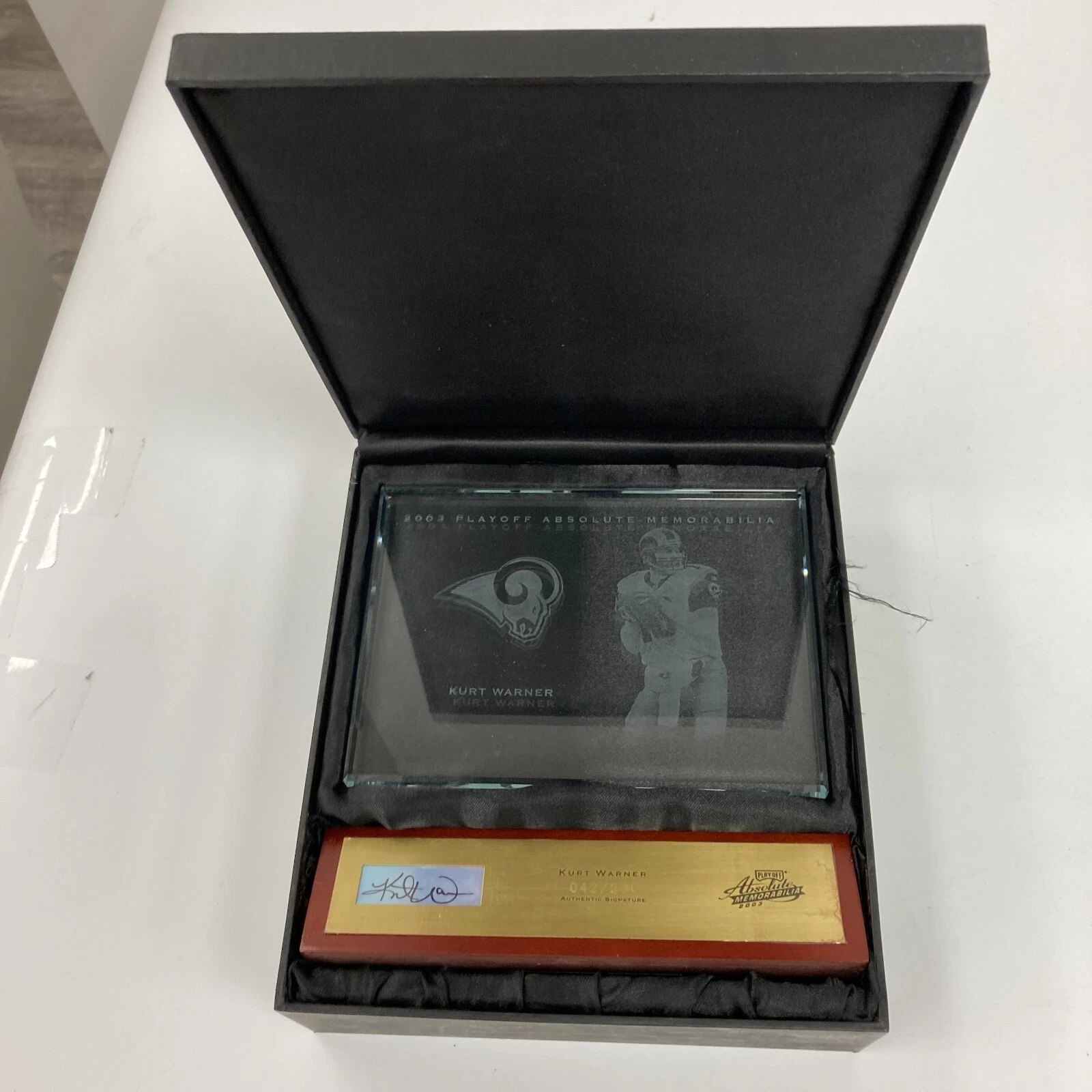 2003 Playoff Absolute Memorabilia Kurt Warner Rams Signed Auto Glass Display