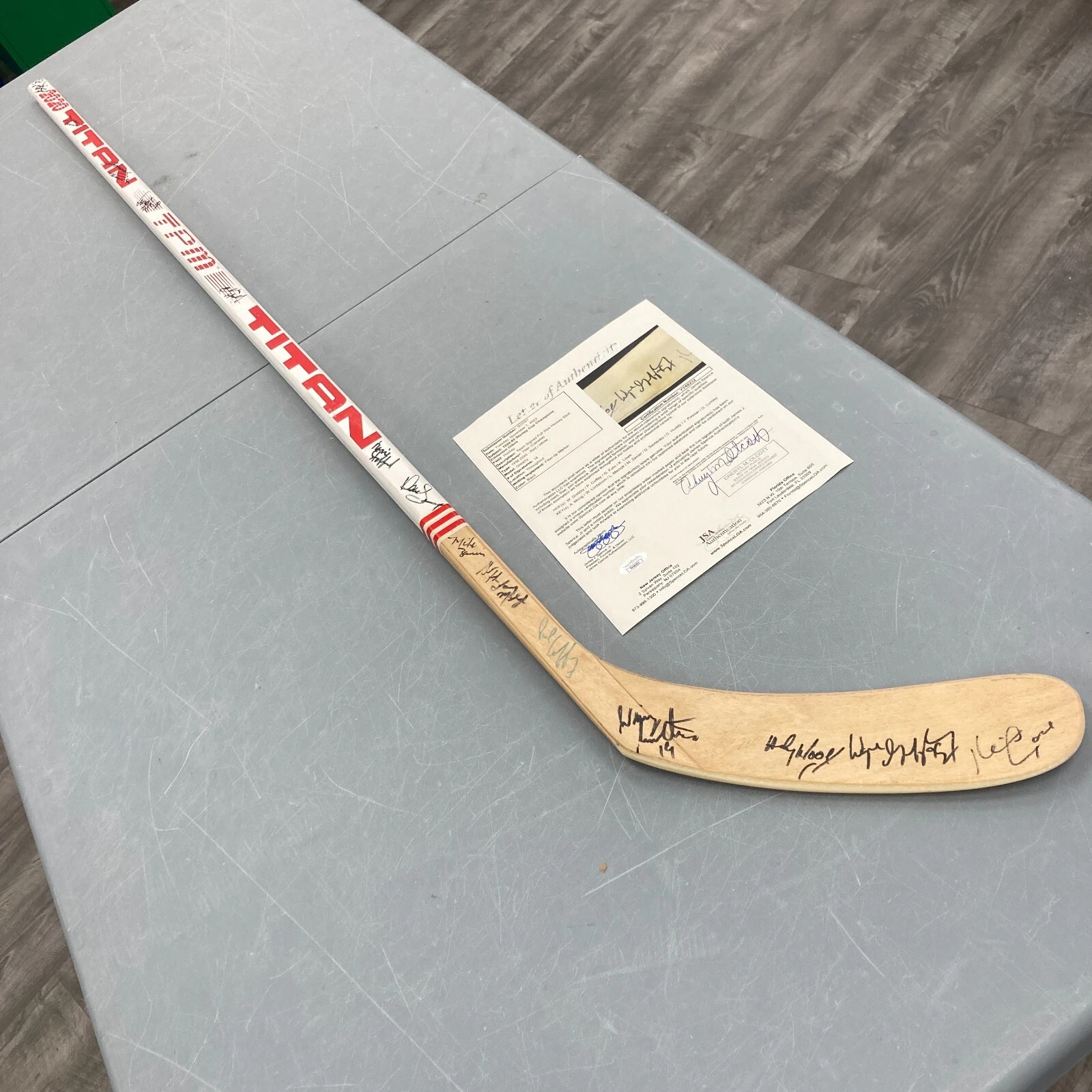 1984-85 EDMONTON OILERS STANLEY CUP CHAMPS TEAM SIGNED STICK WAYNE GRETZKY JSA COLLECTIBLE MEMORABILIA