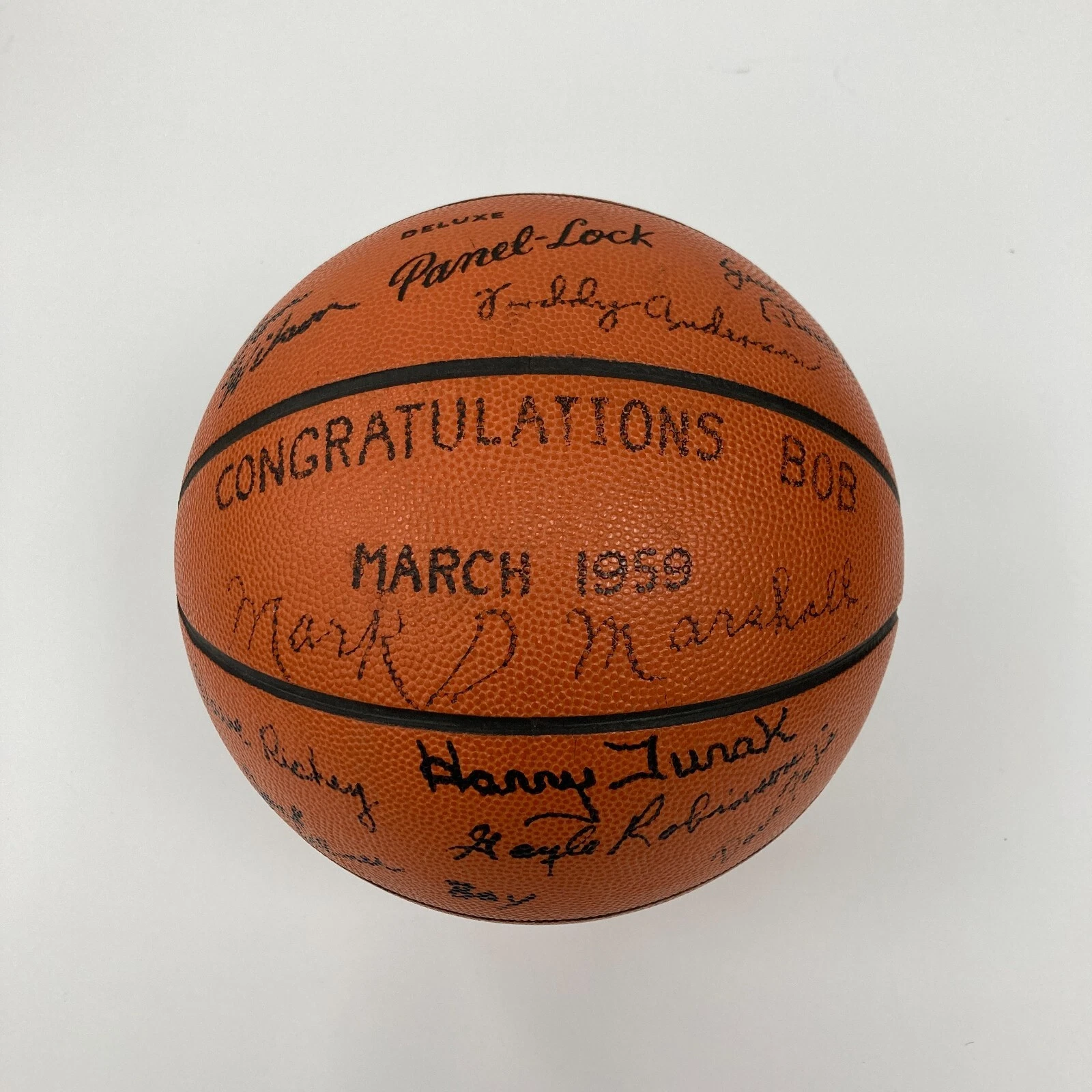 1959 MICHIGAN STATE WOLVERINES TEAM SIGNED VINTAGE BASKETBALL COLLECTIBLE MEMORABILIA