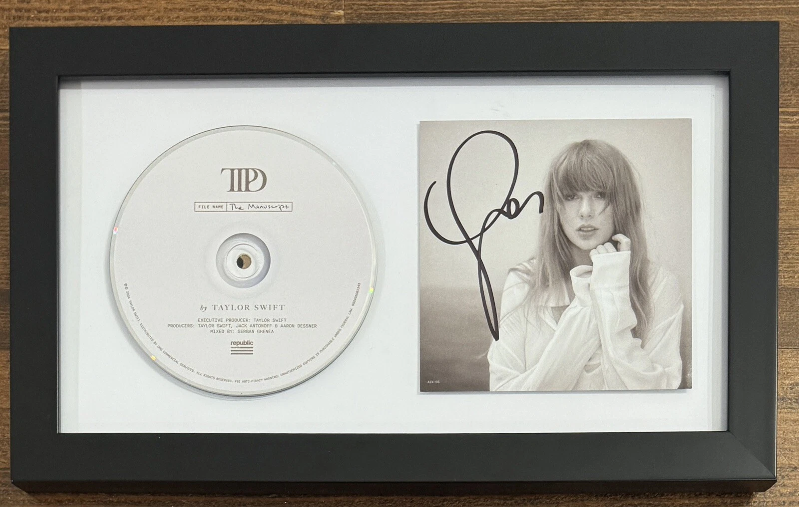 TAYLOR SWIFT SIGNED FRAMED TORTURED POETS DEPARTMENT PICTURE CD BAS BECKETT COA