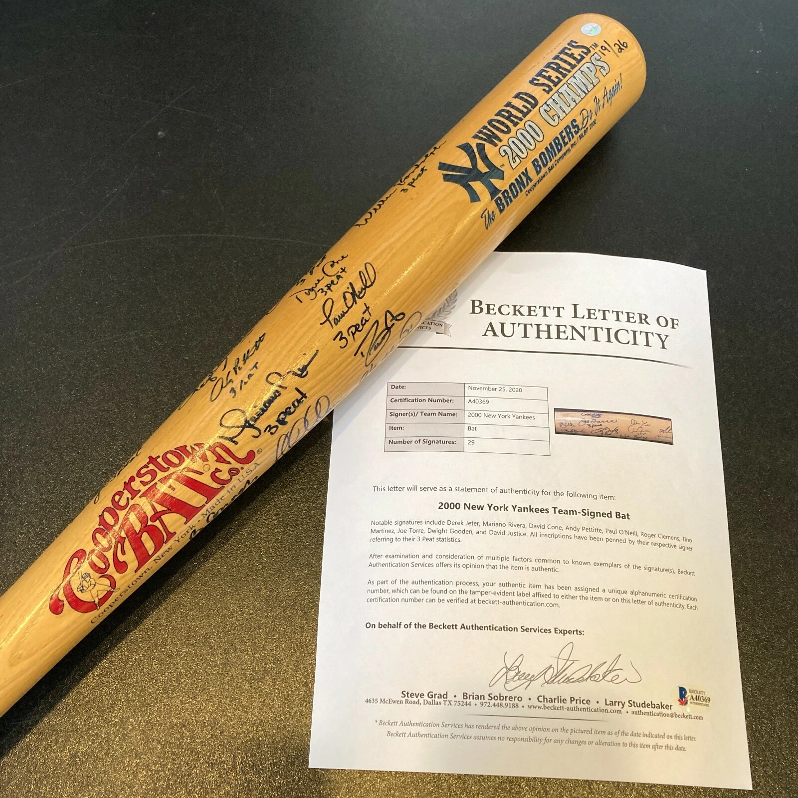 2000 Yankees Team Signed Bat Derek Jeter Mariano Rivera Inscribed 