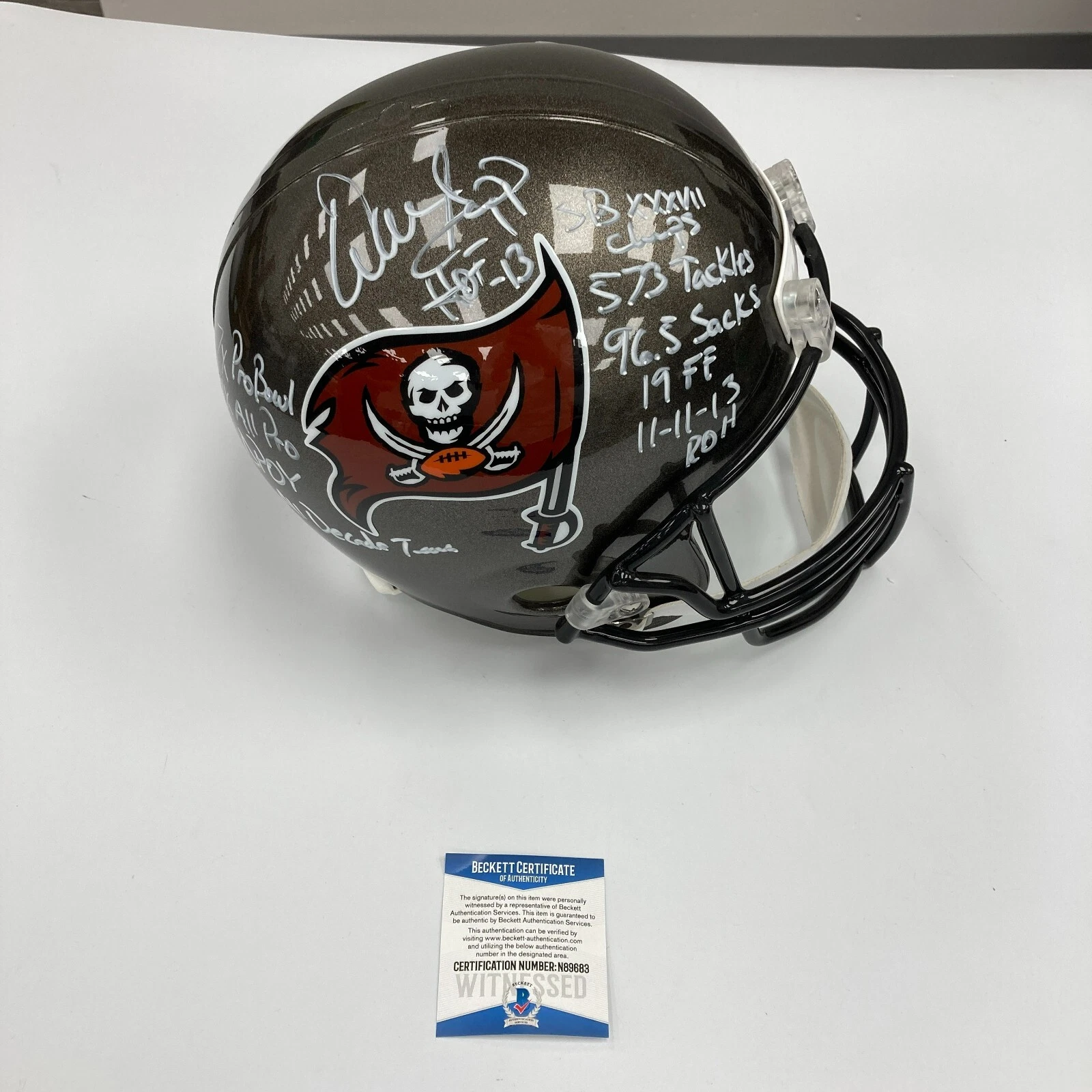WARREN SAPP SIGNED HEAVILY INSCRIBED STATS TAMPA BAY BUCCANEERS HELMET BECKETT COLLECTIBLE MEMORABILIA