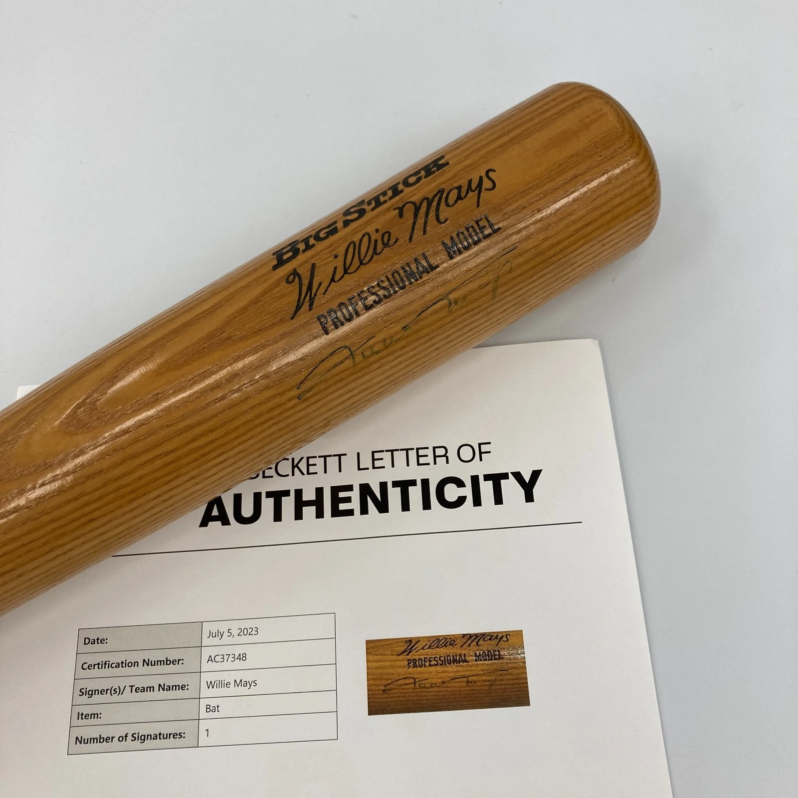 WILLIE MAYS SIGNED ADIRONDACK GAME MODEL BASEBALL BAT WITH BECKETT COA COLLECTIBLE MEMORABILIA