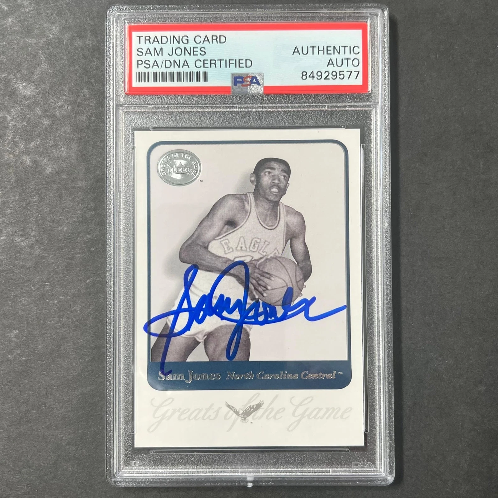 2001 Fleer #69 Sam Jones Auto Signed Card PSA/DNA Encapsulated Boston Celtics No