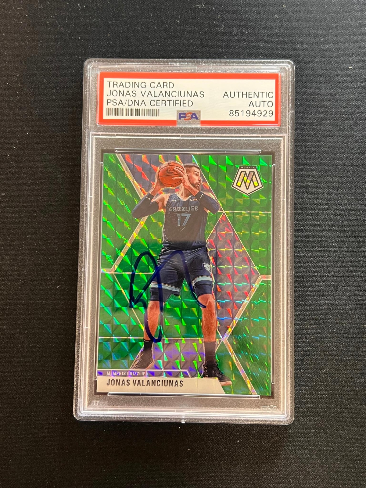 2019-20 Panini Mosaic #86 Jonas Valanciunas Signed Card AUTO PSA Slabbed Grizzli