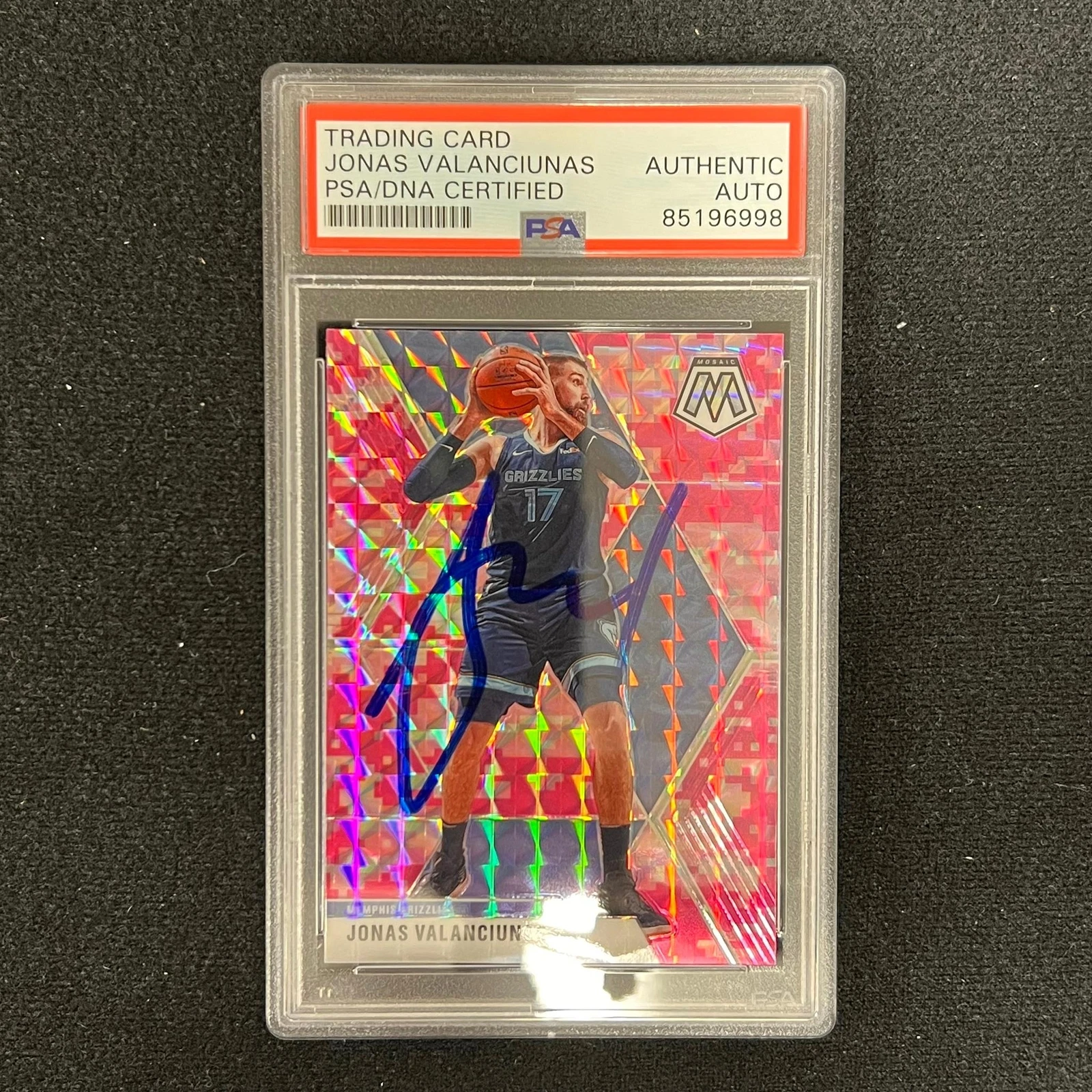 2019-20 Panini Mosaic #86 Jonas Valanciunas Signed Card AUTO PSA Slabbed Grizzli