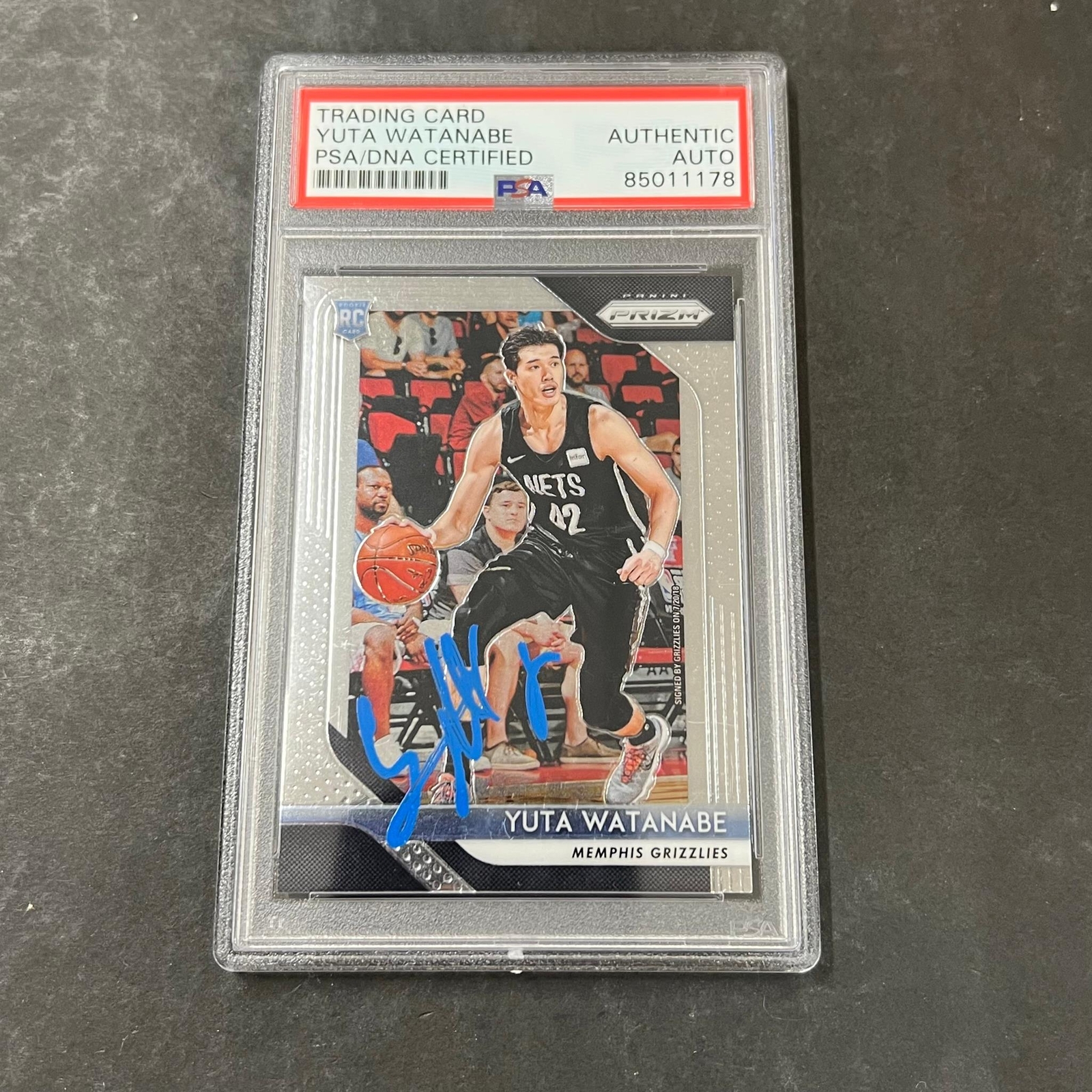 2018-19 Panini Prizm  #146 Yuta Watanabe signed Auto Card PSA/DNA Slabbed RC Gri