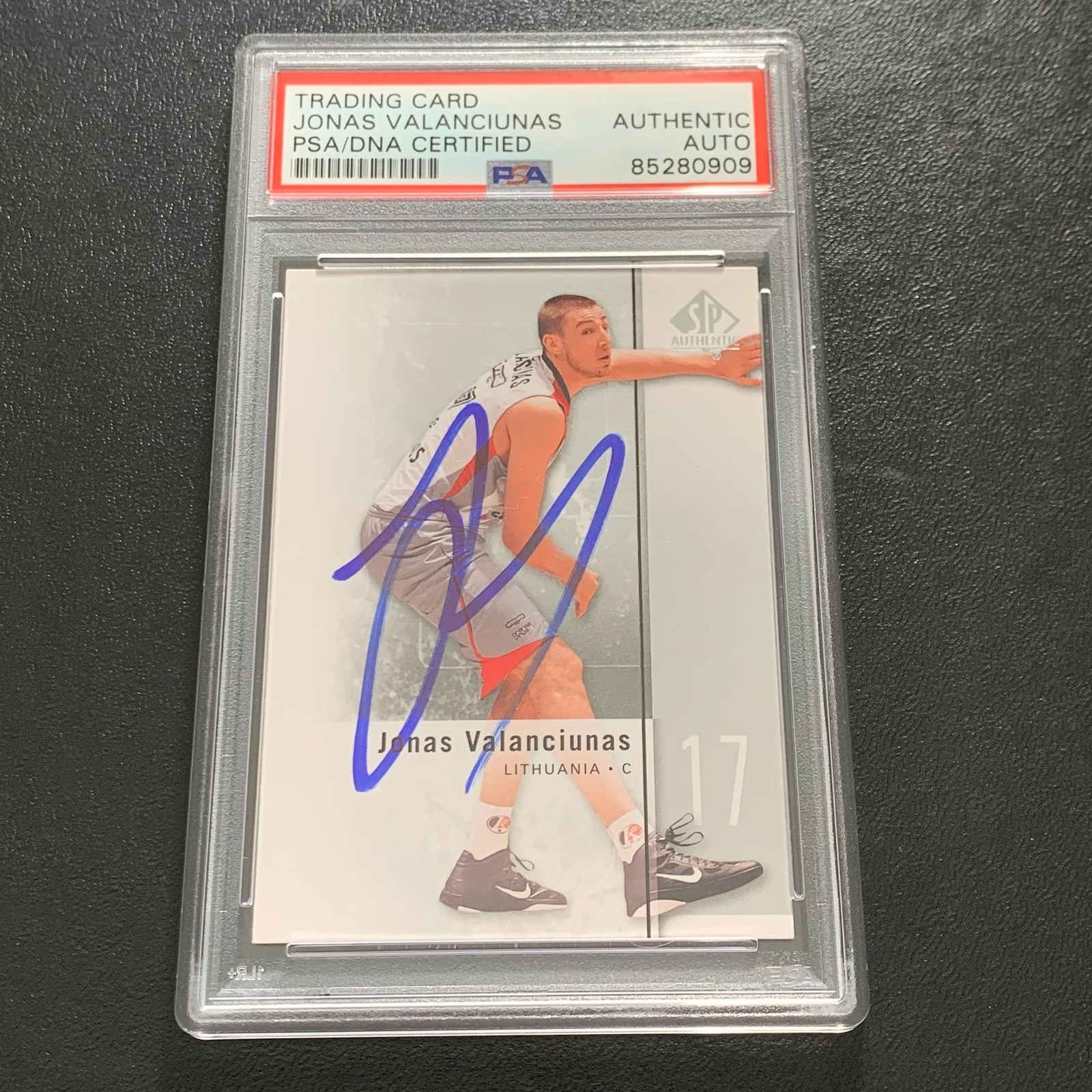 2011-12 Upper Deck Spa Basketball #39 Jonas Valanciunas Signed Card AUTO PSA Sla