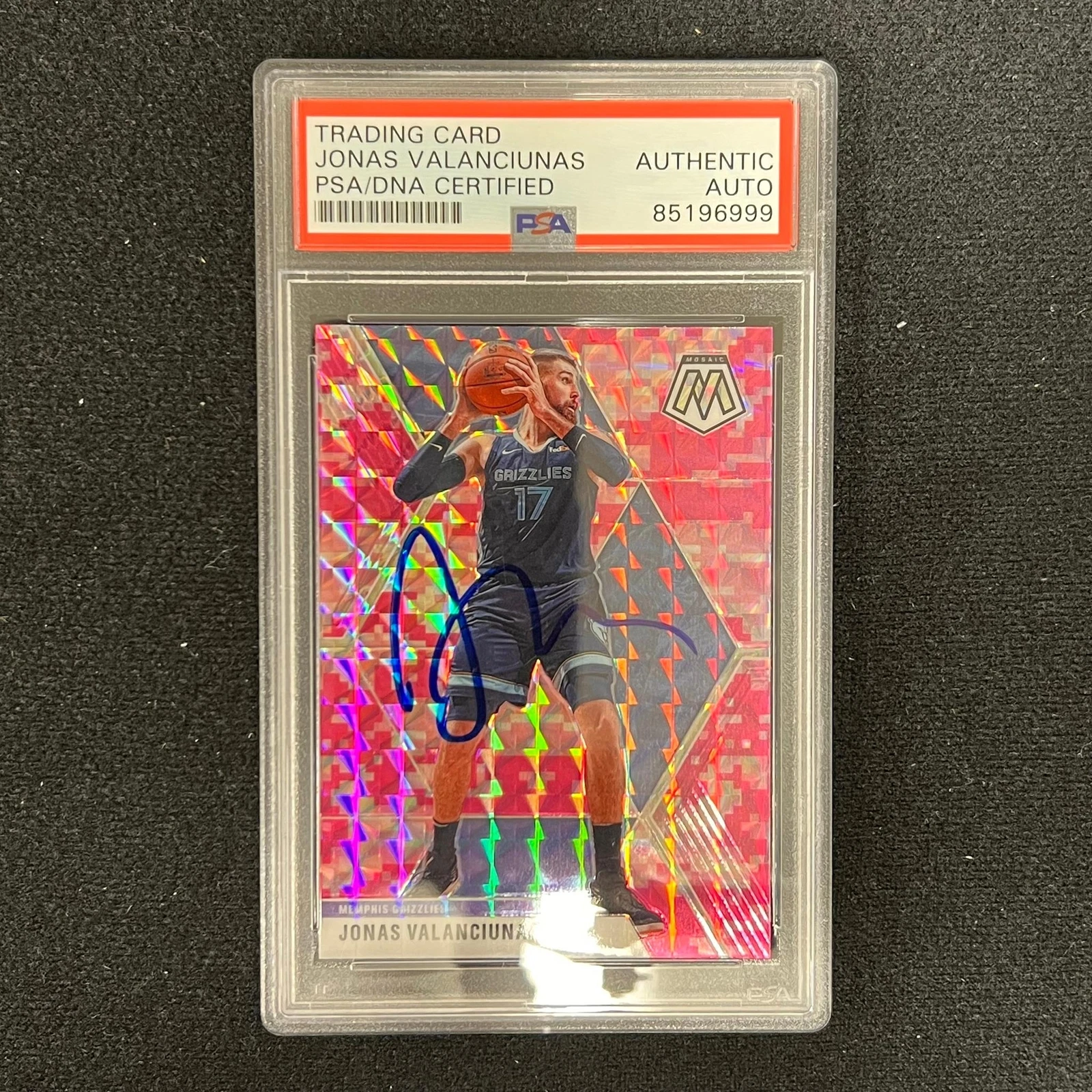 2019-20 Panini Mosaic #86 Jonas Valanciunas Signed Card AUTO PSA Slabbed Grizzli