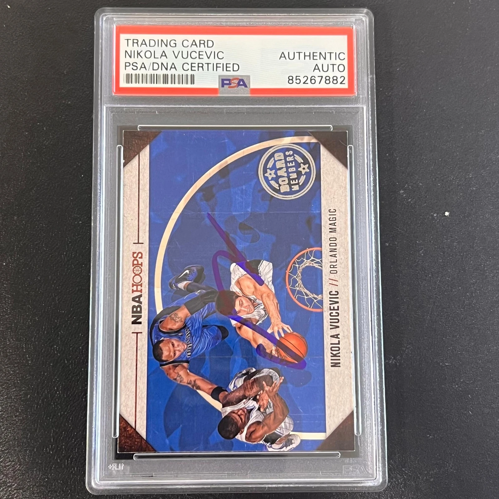 2013-14 Panini Hoops Board Members #12 Nikola Vucevic Signed Card AUTO PSA Slabb