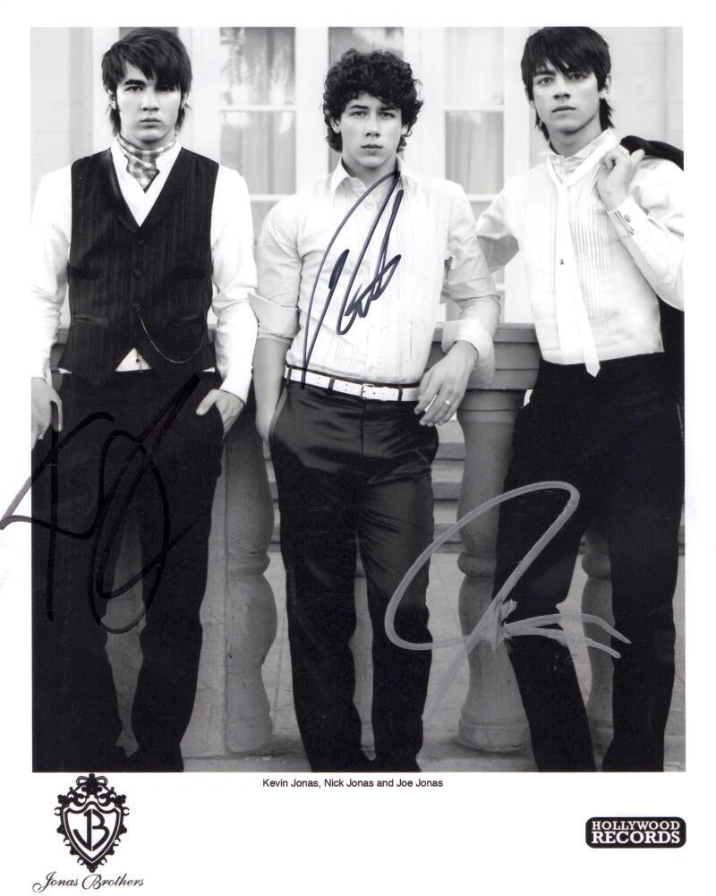 Jonas Brothers Band Signed Autograph 8x10 Photo - Kevin Joe Nick w/ Beckett COA