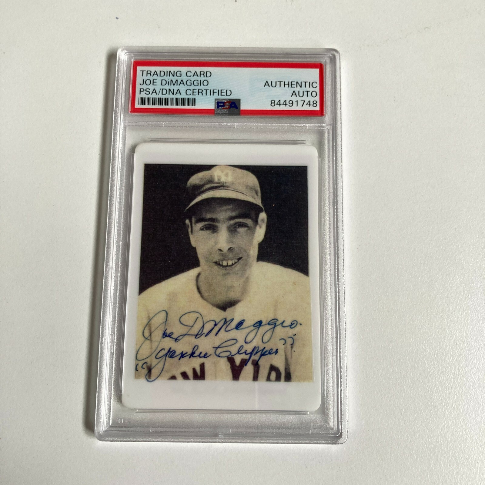 1939 PLAY BALL JOE DIMAGGIO “YANKEE CLIPPER” SIGNED PORCELAIN BASEBALL CARD PSA COLLECTIBLE MEMORABILIA