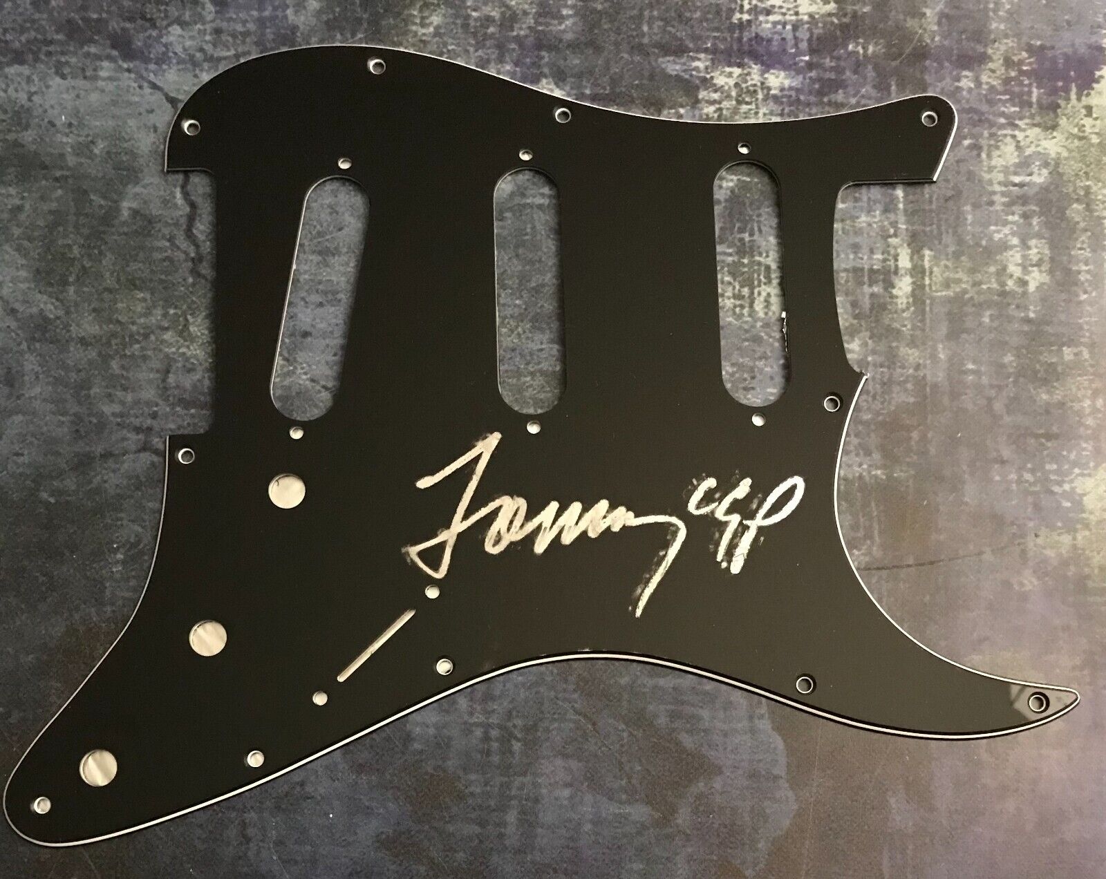 GFA Endless Road Guitarist * TOMMY EMMANUEL * Signed Electric Pickguard COA