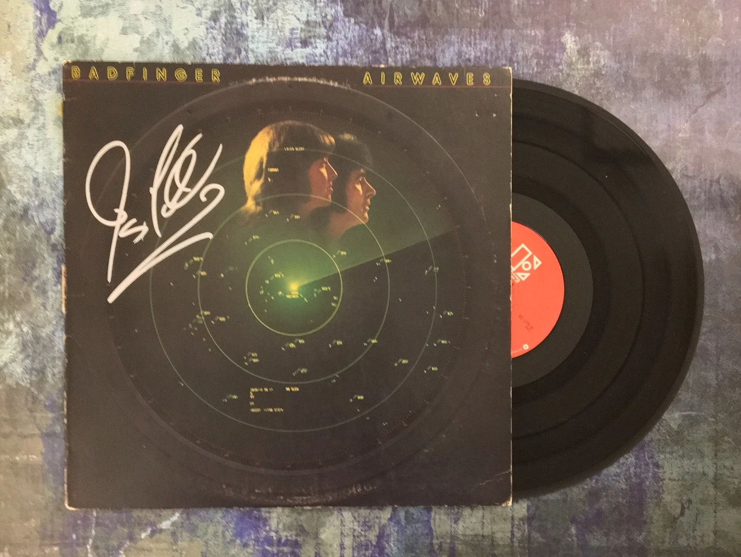 GFA Badfinger Guitarist * JOEY MOLLAND * Signed Record Album PROOF COA