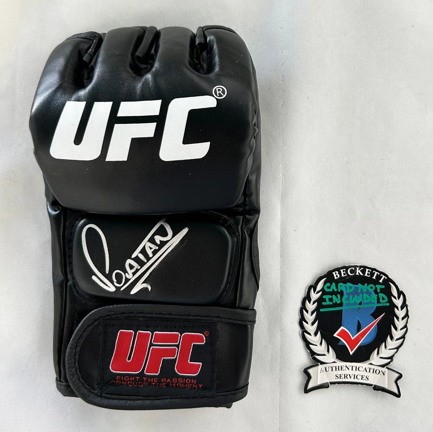 Alex Pereira Signed UFC Glove MMA Poatan Beckett BAS 4 COA
