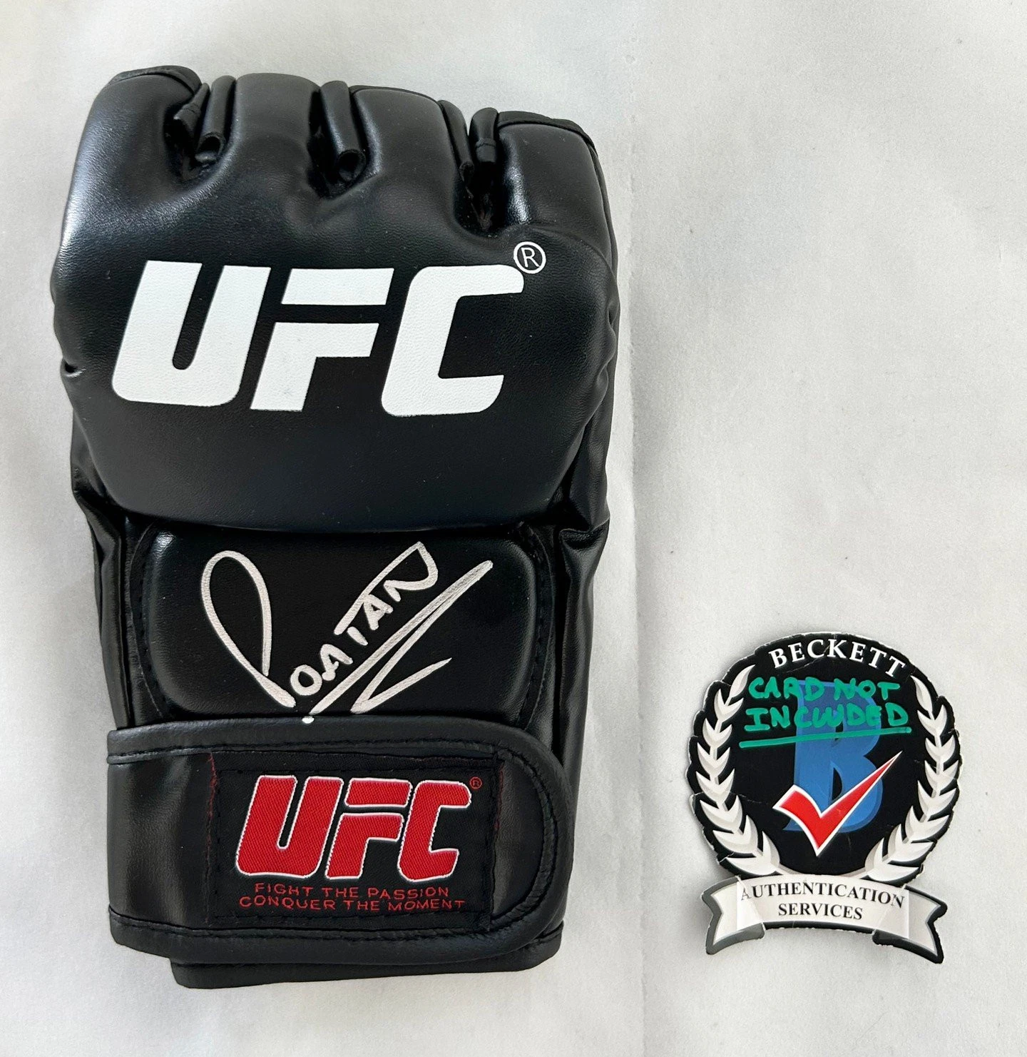 Alex Pereira Signed UFC Glove MMA Poatan Beckett BAS 2 COA