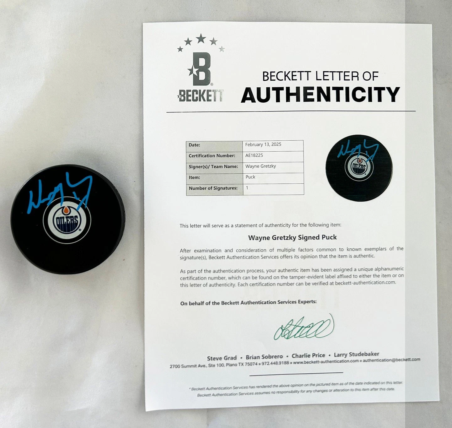 Wayne Gretzky Signed Hockey Puck Edmonton Oilers Beckett BAS COA