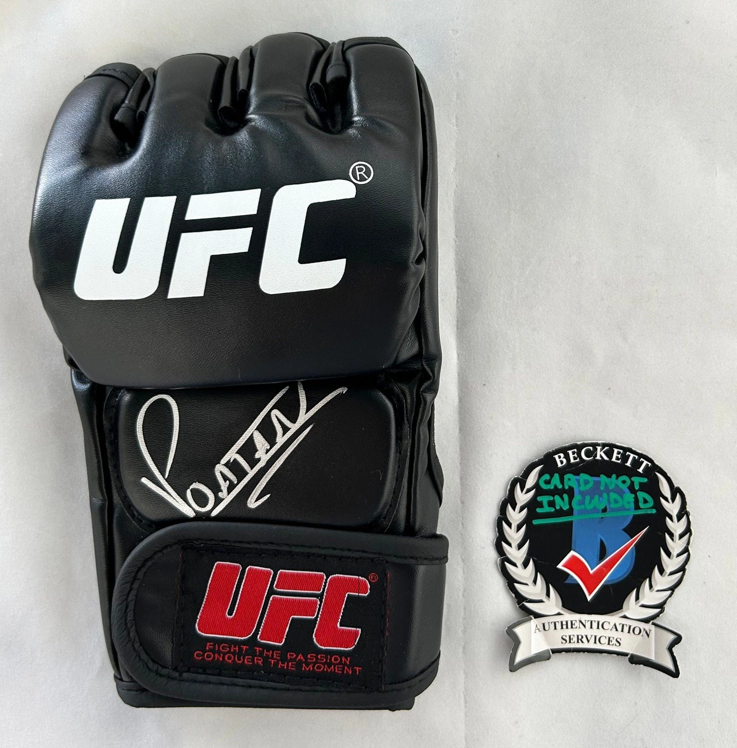 Alex Pereira Signed UFC Glove MMA Poatan Beckett BAS 1 COA