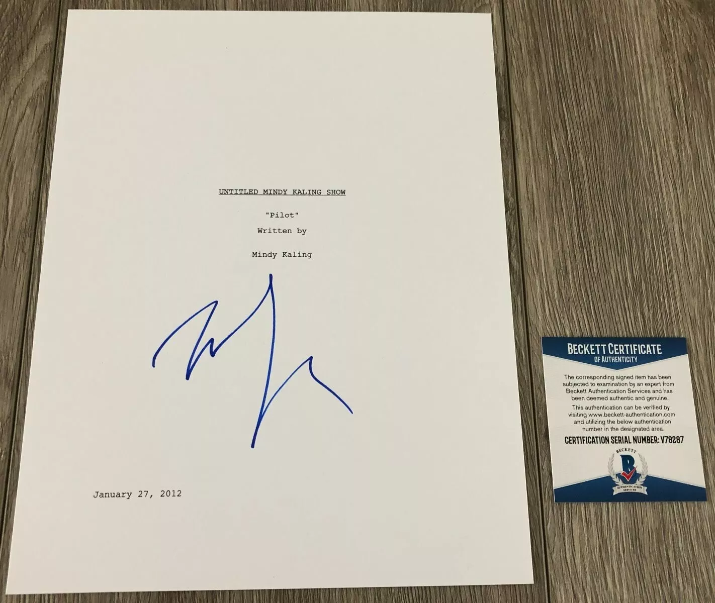 MINDY KALING SIGNED AUTOGRAPH THE MINDY PROJECT SCRIPT w/PROOF & BECKETT COA