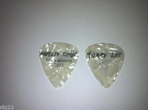 Motley Crue Tommy Lee Rocklahoma Wht Pearl Guitar Pick